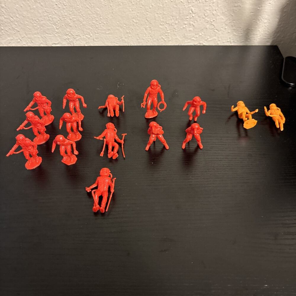 Lot Of 15 Vintage 1960's MARX MPC Plastic Space Man Astronaut Toy Figure Red